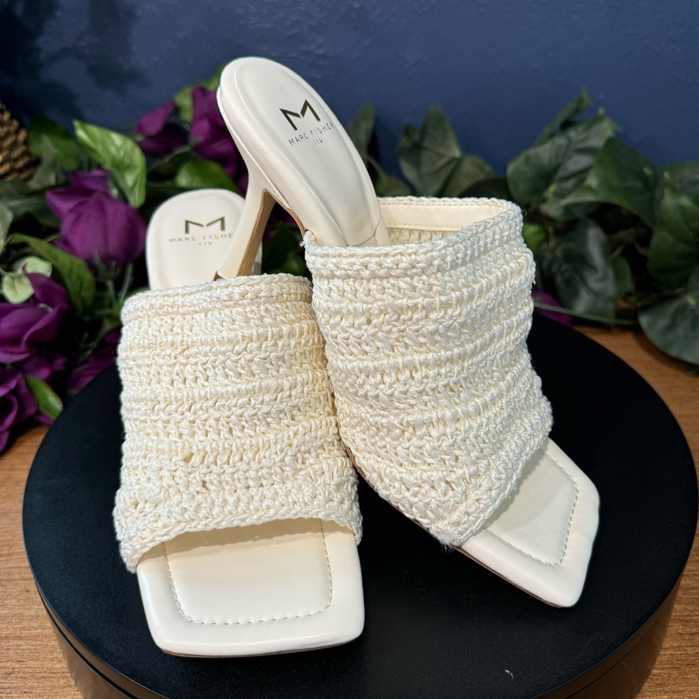 NWOB Marc Fisher LTD Women’s
Cream Dako Heeled Sandal Size 8